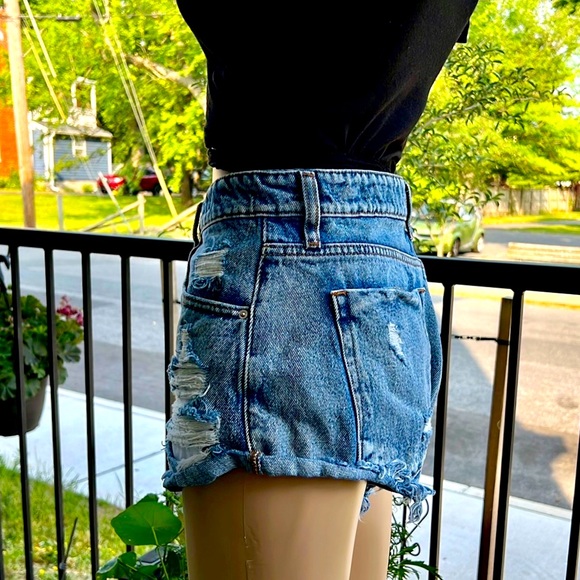 Fashion Nova denim bootaay shorts - Picture 3 of 7
